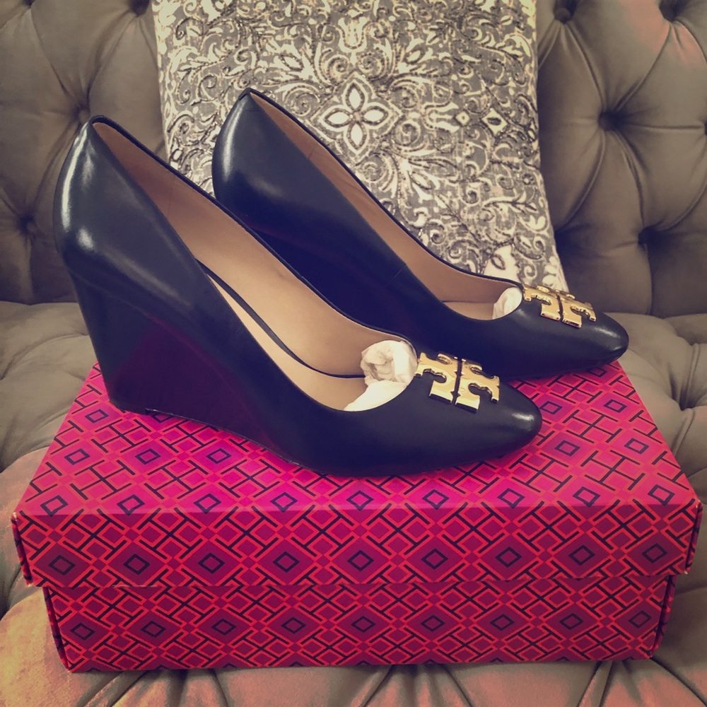 Tory Burch Raleigh Wedge size 8